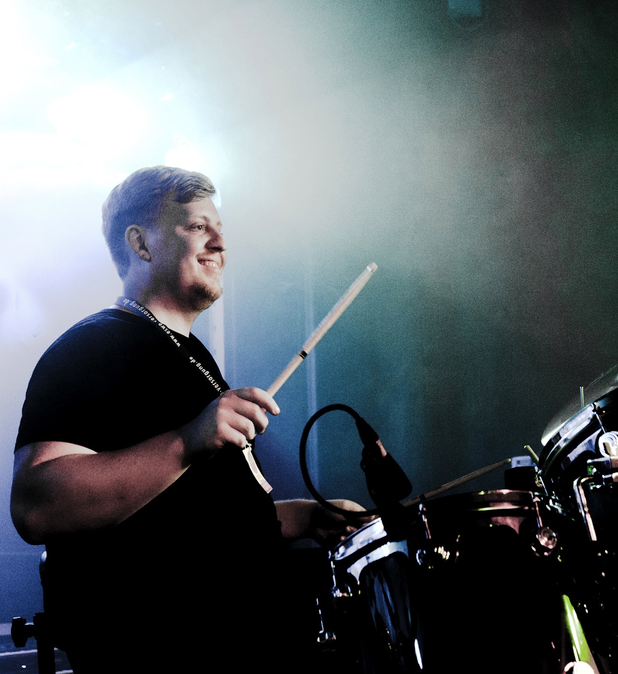  Benny Frankler - drums. Benny ist auch Schlagzeuger bei 'Connatural' und beim Tubeclub der 'Pacemaker'. Sein untrügliches Tempofeeling ist die Grundlage für die coolen Tubeclub-Grooves. 