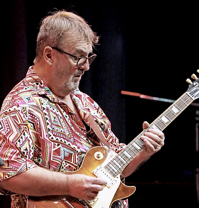  'Peff' Stephan Djokic - guit, slide guit, Hammond B3, vocals. 'Peff' ist auch Sänger und Gitarrist bei den Bands'Townworker' und 'Holy Moly'. War bei Armada, Johnny Reb & and the Rebels, Bud & Bernds Bluesband, Sunnyland Bluesband, Local Heroes, Rudi Fuchsbergers Enzian Trio, Bullcreekferry, Six horses killed…you name it, he did it!  